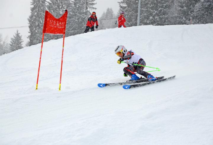 Riesenslalom im Schneefall. FOTOS: LUDI AG