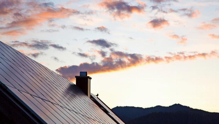 Das Reglement zur Förderung von erneuerbaren Energien erhielt an der Saaner Gemeindeversammlung Zustimmung. SYMBOLBILD: ADOBESTOCK