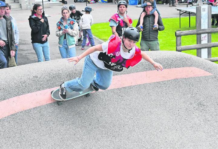 Snowboardcrossathletin Noémie Widmer aus Oey-Diemtigen zeigte, dass sie nicht unbedingt Schnee braucht, um schnell unterwegs zu sein.