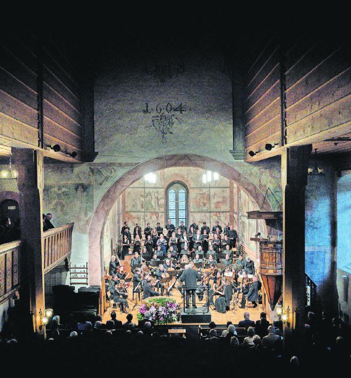 Die Camerata Salzburg spielte zusammen mit dem Collegium «Vocale Gent» Schubert am Eröffnungskonzert des Gstaad Menuhin Festivals in der Kirche Saanen. FOTO: RAPHAEL FAUX/GSTAADPHOTOGRAPHY.COM