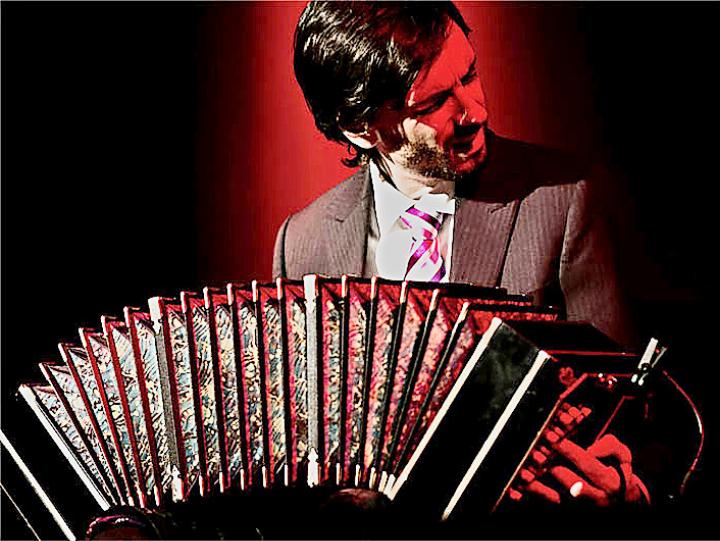 Michael Zisman musiziert gemeinsam mit seinem Vater im Rahmen von Zweisimmen Jazz.   FOTO: ZVG