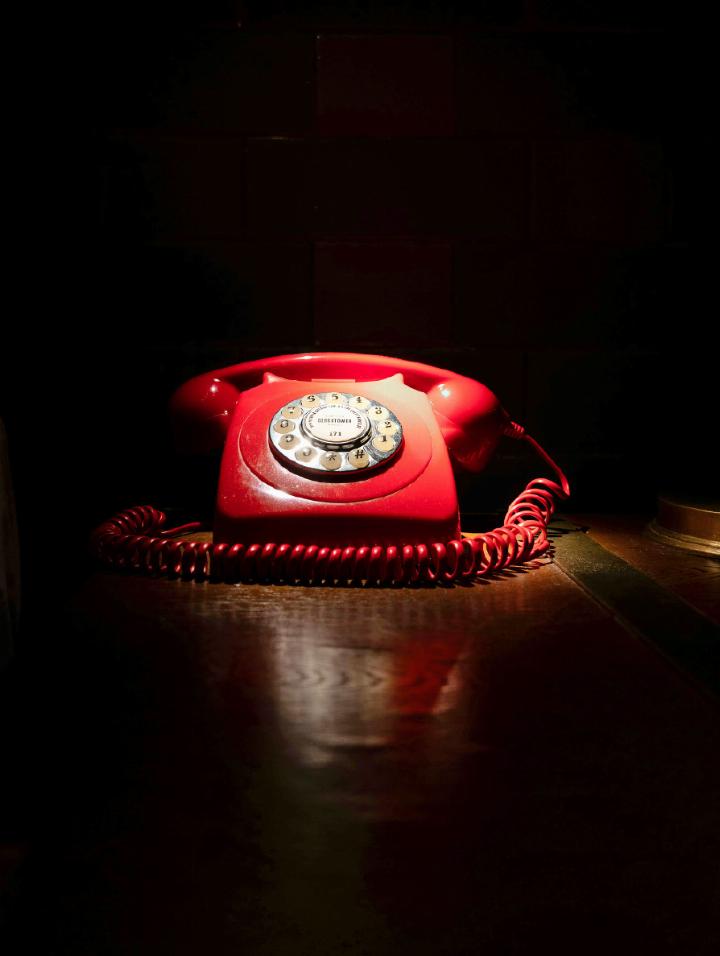 Seien Sie misstrauisch: Die Kantonspolizei Bern warnt vor Telefonbetrügern. FOTO: UNSPLASH