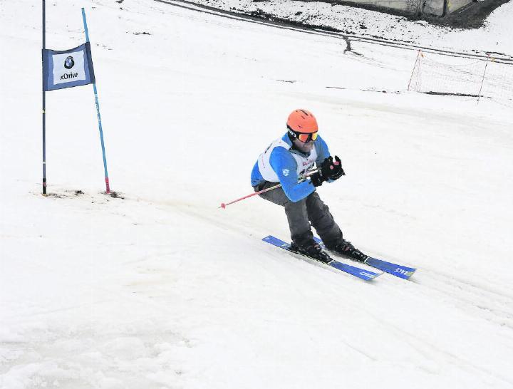 Skiclubmitglied Bruno Walker mit vollem Einsatz. FOTOS: ZVG