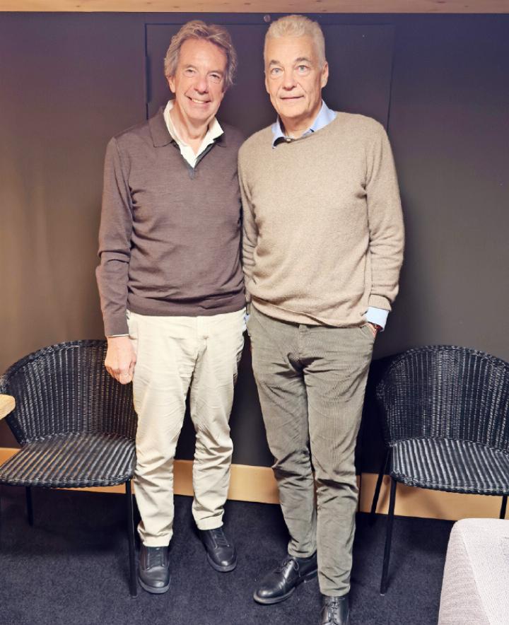 Philippe Gudin (links) übergibt das Präsidium der Wasserngrat 2000 AG an seinen Nachfolger Antoine Spillmann. FOTO: MARCO KELLENBERGER Philippe Gudin (links) übergibt das Präsidium der Wasserngrat 2000 AG an seinen Nachfolger Antoine Spillmann. FOTO: MARCO KELLENBERGER