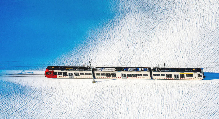 Mit dem Schneezug von Palézieux ohne Umsteigen ins Saanenland. FOTO: TPF/LAURENT SCIBOZ