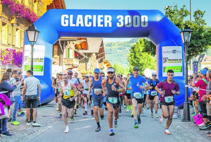 Der Startschuss ist gefallen: Die Athletinnen und Athleten machen sich auf den Weg zum Gipfel des Scex Rouge.