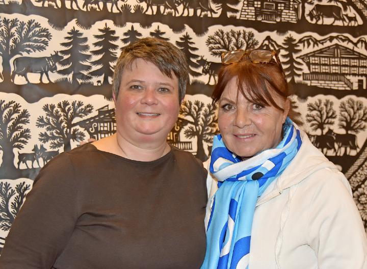 Irene Eggenberg (links) übernimmt von Christine Schopfer das Amt als Präsidentin. FOTOS: ANITA MOSER Irene Eggenberg (links) übernimmt von Christine Schopfer das Amt als Präsidentin. FOTOS: ANITA MOSER