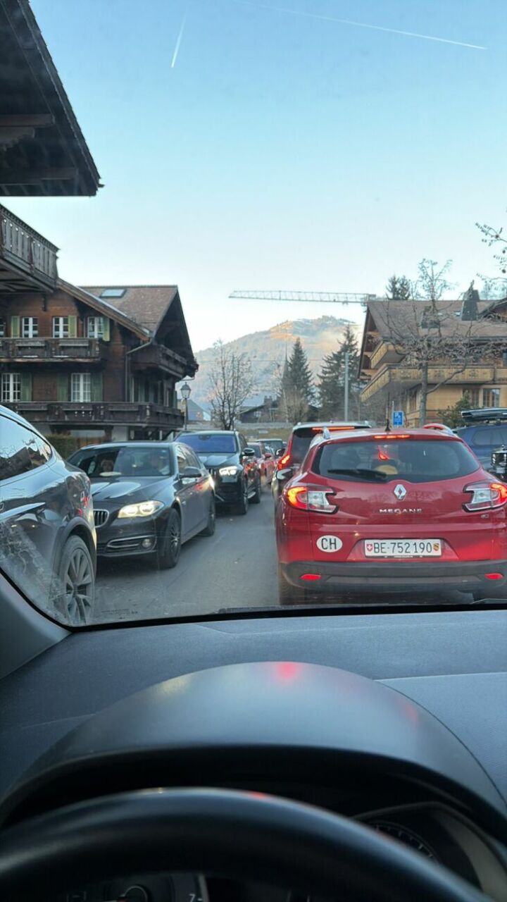 Vom und zum Oberbort war Geduld gefragt in der Altjahrswoche. (Foto: zvg)