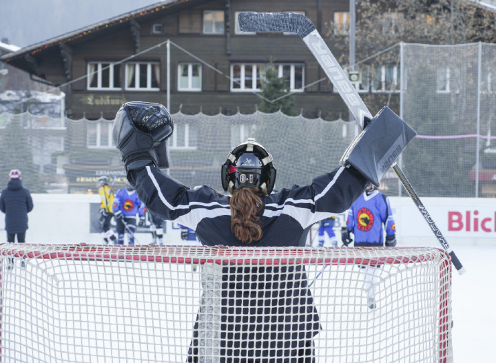 Tooooor! Die Torhüterin jubelt mit ihrem Team. FOTOS: JONATHAN SCHOPFER