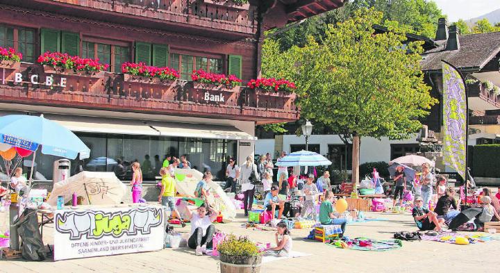 Der «Flohmi» findet am 15. Mai auf dem Kapälliplatz Gstaad statt. FOTO: ZVG