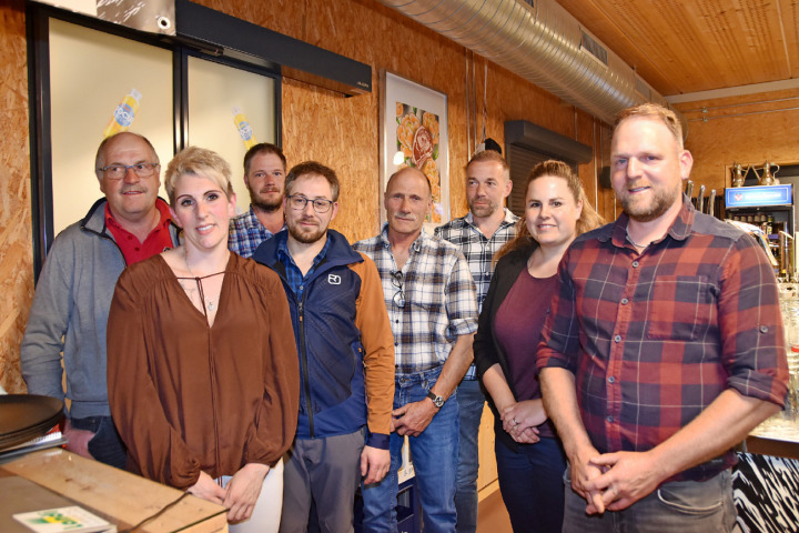 Der Vorstand (von links): Christoph Bach, Flavia Gfeller (Sekretärin), Adrian Siegfried (Vizepräsident), Adrian Tschabold, Christian Beetschen, Jörg Ueltschi, Sara Eschler, Jonathan Trachsel (Präsident). FOTOS: ANITA MOSER