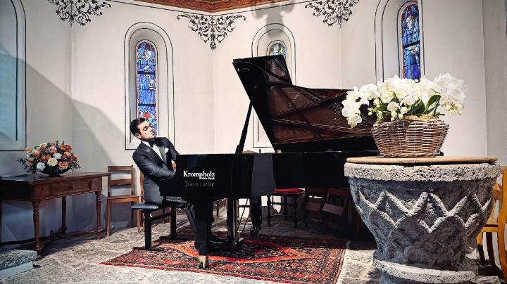 Jean-Paul Gasparian in der Kapelle Gstaad. FOTO: SOMMETS MUSICAUX