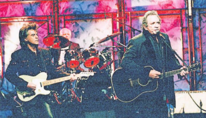 Marty Stuart ist jahrelang mit Johnny Cash (rechts) aufgetreten. FOTO: ZVG