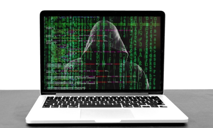Im digitalen Universum ist es einfach, falsche Identitäten zu bauen und damit andere in die Irre zu führen: Falsche Enkel, gefakte Liebe, getürkte Angebote und nicht existierende Geldanlagen. (Symbolbild: pixabay)