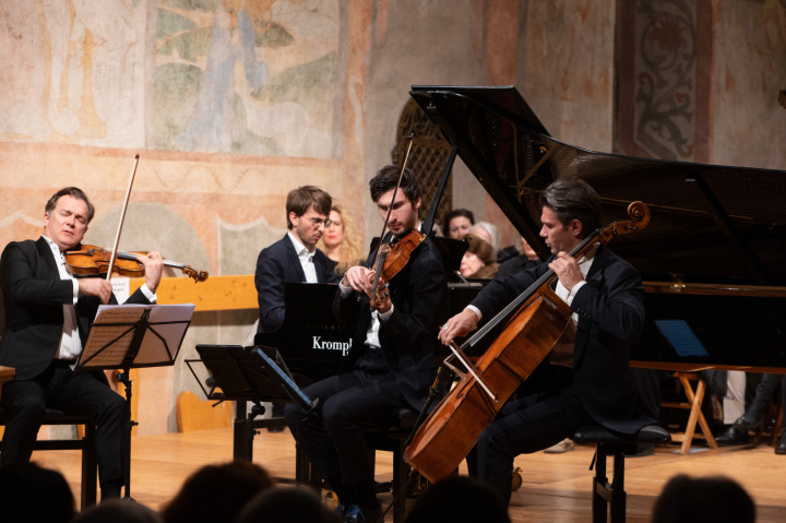 Die Gebrüder Capuçon verzücken mit Brahms. (Fotos: Raphael Faux/Sommets Musicaux)