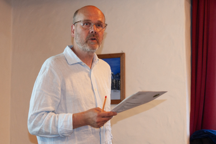 Hanspeter Reichenbach appelliert an die Bevölkerung, das wohnbaugenossenschaftliche Projekt Ebnitmatte finanziell zu unterstützen. (Foto: AvS)