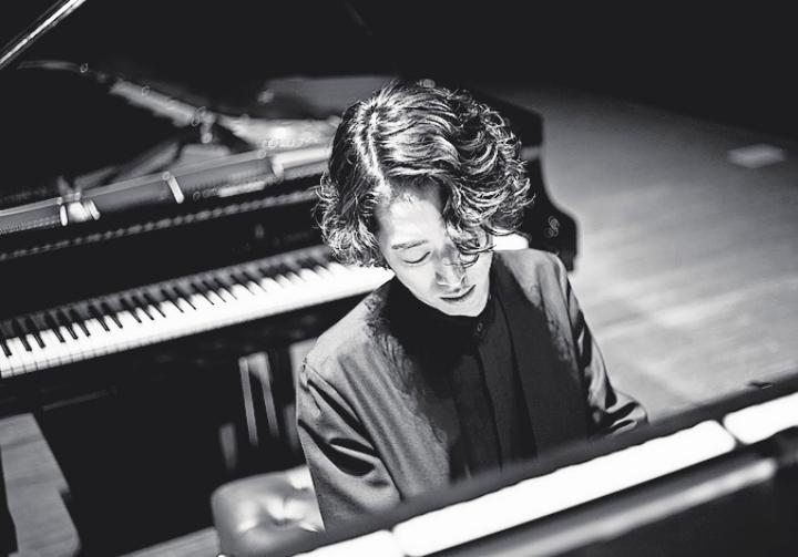 Der junge japanische Pianist Hayato Sumino spielt am 24. Juli in der Kirche Saanen. FOTO: ZVG