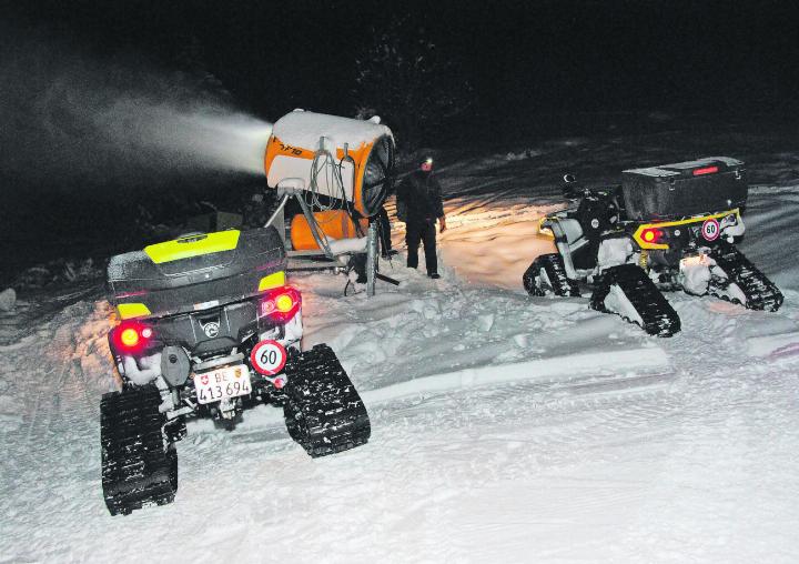 Jede Nacht sind etliche Mitarbeiter der BDG auf den Pisten unterwegs, um die technische Beschneiung zu überwachen.