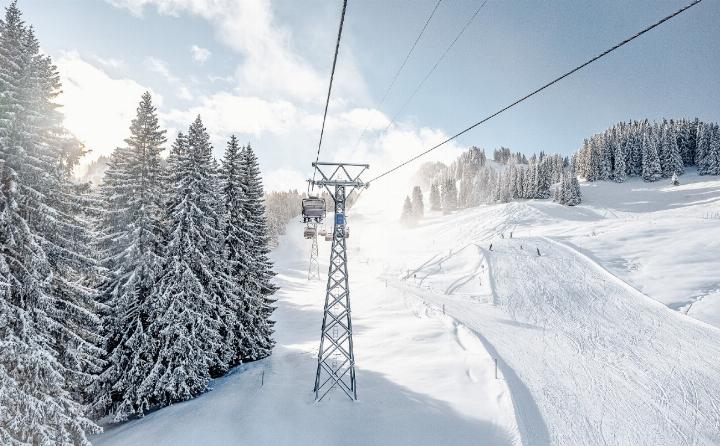 Die Destination Gstaad gesellt sich zu den 80 Skigebieten des Magic-Pass-Verbundes. SYMBOLBILD: DESTINATION GSTAAD/MELANIE UHKÖTTER