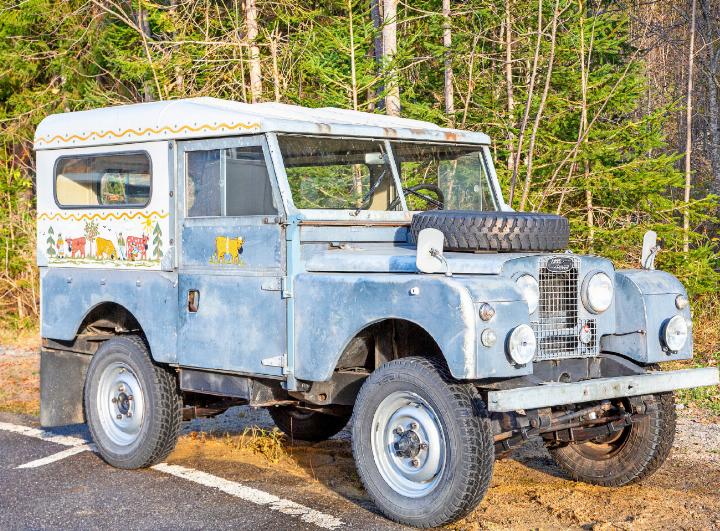 Der Land Rover «La vache» ist seit fast 70 Jahren auf den Strassen unterwegs. FOTOS: JOCELYNE PAGE