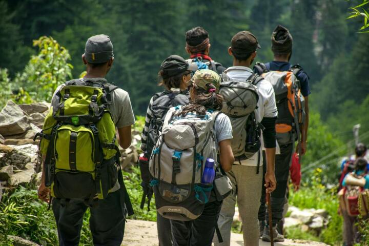 Fast die Hälfte der Schweizer Bevölkerung ist regelmässig auf den Wanderwegen unterwegs. (Symbolbild: Pexelsfotos)