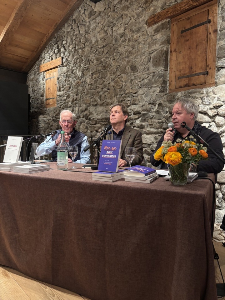 Joseph Deiss, Stefan Bannwart und Claude Terrin (ganz rechts) bei der Moderation.(Fotos: Claudia Heine) Joseph Deiss, Stefan Bannwart und Claude Terrin (ganz rechts) bei der Moderation.(Fotos: Claudia Heine)