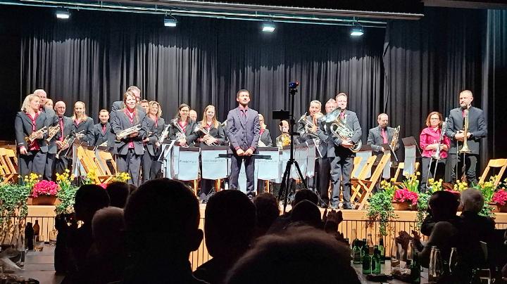 Die Militärmusik Rougemont wusste die Anwesenden zu begeistern.    FOTOS: ULRICH MÜLLER