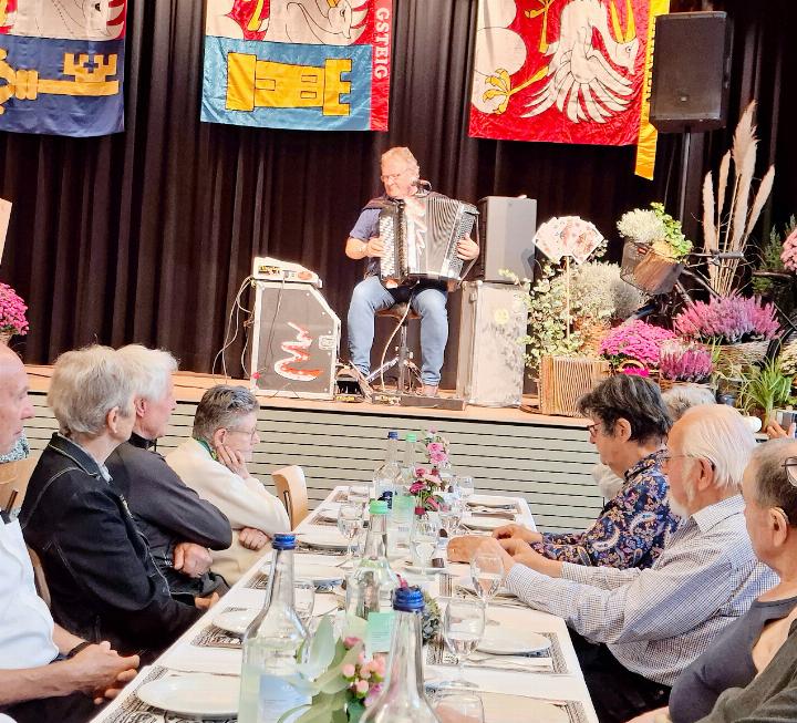 Höhepunkt des letztjährigen Seniorenratsprogramms: die Seniorenfeier mit dem Walliser Alleinunterhalter «Z’Hansrüedi».