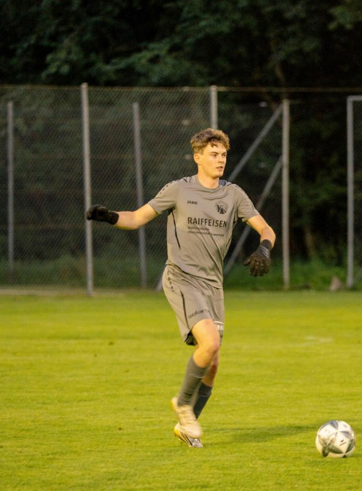 Janic Schläppi,Torhüter der erstenMannschaft, konnte seinen Kasten in derVorrunde mehrmals sauber halten. Janic Schläppi,Torhüter der erstenMannschaft, konnte seinen Kasten in derVorrunde mehrmals sauber halten.