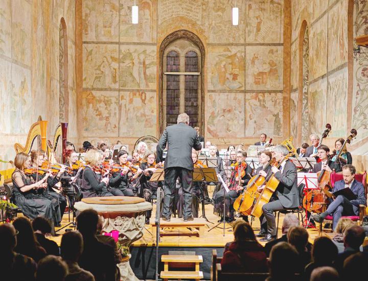 Das Orchestra degli Amici unter der Leitung von Michael Bach. FOTO: PHILIPPE CHEVALIER