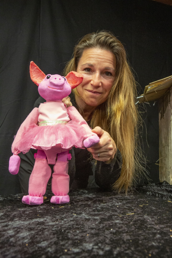 Das süsse Schweinchen Gundula und ihre «Erschafferin» Alexandra Lebouchard. (Fotos: AvS)