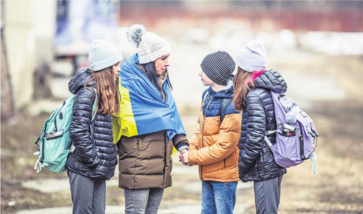 Am letzten Wochenende sind 50 Waisenkinder und ihre sieben Betreuerinnen aus dem ukrainischen Kramatorsk in Gstaad eingetroffen. SYMBOLBILD: ADOBE STOCK