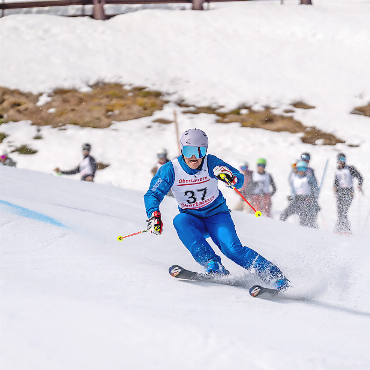 Schatzsuche oder Skirennen? - Gusti Oehrli in alter Frische.