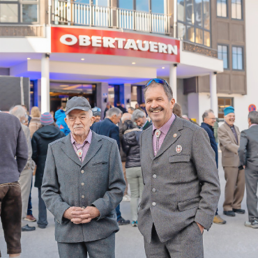 Schatzsuche oder Skirennen? - Walter Rieder und Arnold Hauswirth.