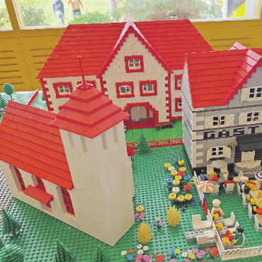 Eine ganze Woche Spiel und Spass im Rüttischulhaus - Eine Kirche oder Kathedrale darf in der kirchlichen Kinderwoche natürlich nicht fehlen.