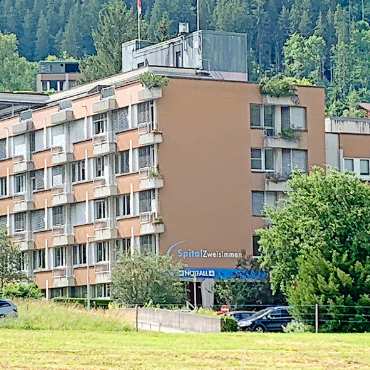 Spital STS AG erzielt weniger Gewinn trotz mehr Patientinnen und Patienten - Das Spital Zweisimmen.   ARCHIVFOTO: JENNY STERCHI