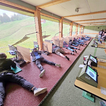 Erfolgreicher Saisonauftakt für die einheimischen Schützen - Grosser Andrang auf dem Schützenläger.   FOTO: ZVG