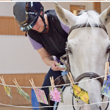 Mit Köpfchen und Gefühl im Sattel: Gymkhana sorgt für Spannung und Lacher - Wieviele Giftpflanzen können richtig zugeordnet werden?