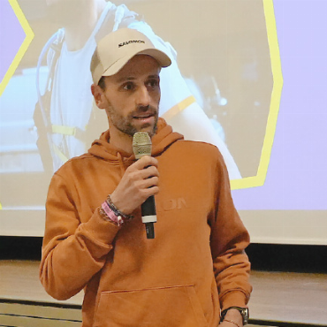 Trailrunnig soll im Saanenland weiter wachsen - Auch das Saanenland war vertreten: Michel Zysset belebte den Abend mit abenteuerlichheiteren Geschichten von seinem 400km-Lauf «Crossing Switzerland».