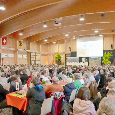 Die Raiffeisenbank Obersimmental-Saanenland diversifiziert ihre Geschäfte - 616 Votant:innen nahmen an der Generalversammlung der Raiffeisenbank Obersimmental-Saanenland teil.