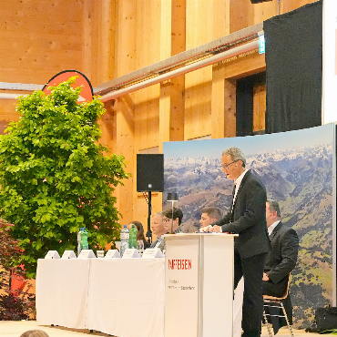Die Raiffeisenbank Obersimmental-Saanenland diversifiziert ihre Geschäfte - Alle Geschäfte wurden angenommen.