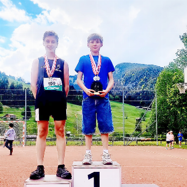 Sofia Lüthi und Luca Steffen sind die Tagesschnellsten vom Amt Saanen - V.l. Mathéo Kohli und Luca Steffen, Gschwindscht Saaner 1000 Meter.    FOTOS: ZVG