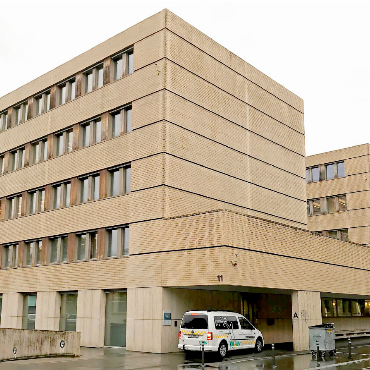 Zeugin vor Gericht: «Ich wurde wie Dreck behandelt» - RegionalgerichtOberland in Thun: Hier mussten sich zwei der drei Beschuldigten wegen des Verdachts auf Menschenhandel, Erpressung und Nötigung vor Gericht verantworten.   FOTO: PETER SCHIBLI