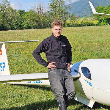 Leon Blum ist Junioren-Schweizermeister im Segelflug - Der SM-Juniorensieger Leon Blum startet für die Alpine Segelfluggruppe Zweisimmen.    FOTOS: ZVG