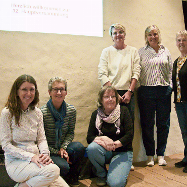 Engagierter Einsatz für den Weltsüden - Die Vorstandsmitglieder des Vereins claro Weltladen Zweisimmen: v.l. Anita Kuhnen (Co-Präsidentin), Lenk, Rebekka Ryter (Beisitzerin), Saanen, Pia Lanz (Sekretärin), Zweisimmen, Sandra Mülchi (Kassierin), Zweisimmen, Brigitte Blum (Co-Präsidentin), Gstaad, und Barbara Marggi (Beisitzerin), Zweisimmen.
FOTOS: MARTIN GURTNER-DUPERREX