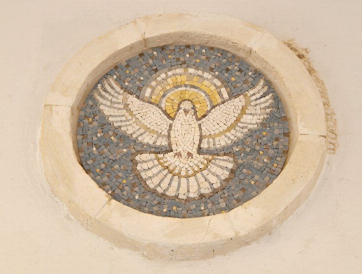 Die Taube gilt in der christlichen Tradition als Symbol für den Heiligen Geist. FOTO: CAROLA WATTS Die Taube gilt in der christlichen Tradition als Symbol für den Heiligen Geist. FOTO: CAROLA WATTS