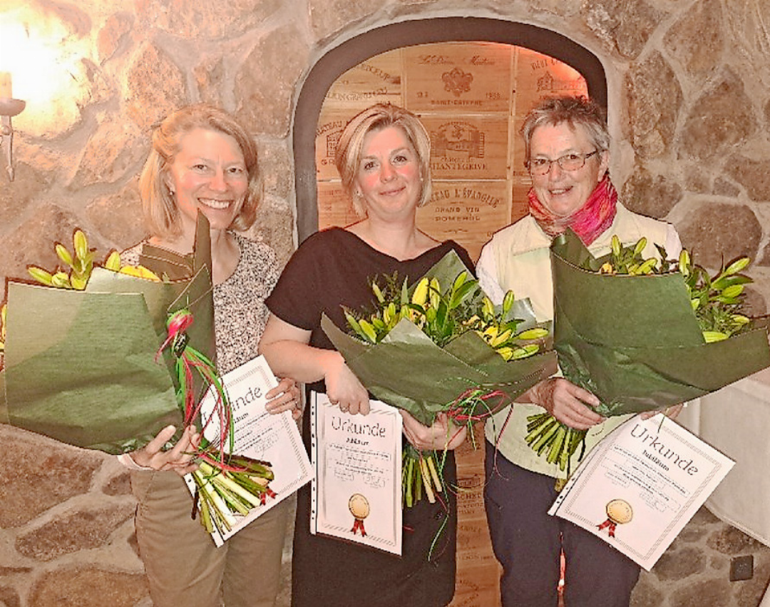 Das Alters- und Pflegeheim feierte drei Dienstjubiläen. FOTO: ZVG Das Alters- und Pflegeheim feierte drei Dienstjubiläen. FOTO: ZVG