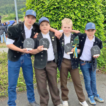 Seeländisches Schwingfest: ein Erfolg für Aellen Florian - Wattenwil Buebeschwinget: v.l. Zumbrunnen Florian, Michel Gian, Frautschi Fabian und Annen Michael.