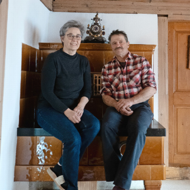 Das «einfache» Haus, zwei ungleiche Wohnstuben und der Losbub - Carmen und Emanuel Raaflaub-Kohli sind stolz auf ihr fast 400-jähriges Wohnhaus, das seit mehreren Generationen in Familien besitz ist. Sie bewahren sorgfältig alles auf, was mit seiner Vergangenheit zu tun hat. So natürlich auch die Geschichte des «Losbuben» Eugen Aellen.