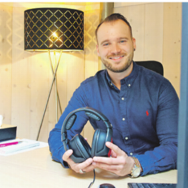 Neu in Saanen: Hörakustik mit persönlicher Beratung vor Ort - Seit 15 Jahren arbeitet Lars Niklaus als Hörakustiker.    FOTOS: JONATHAN SCHOPFER